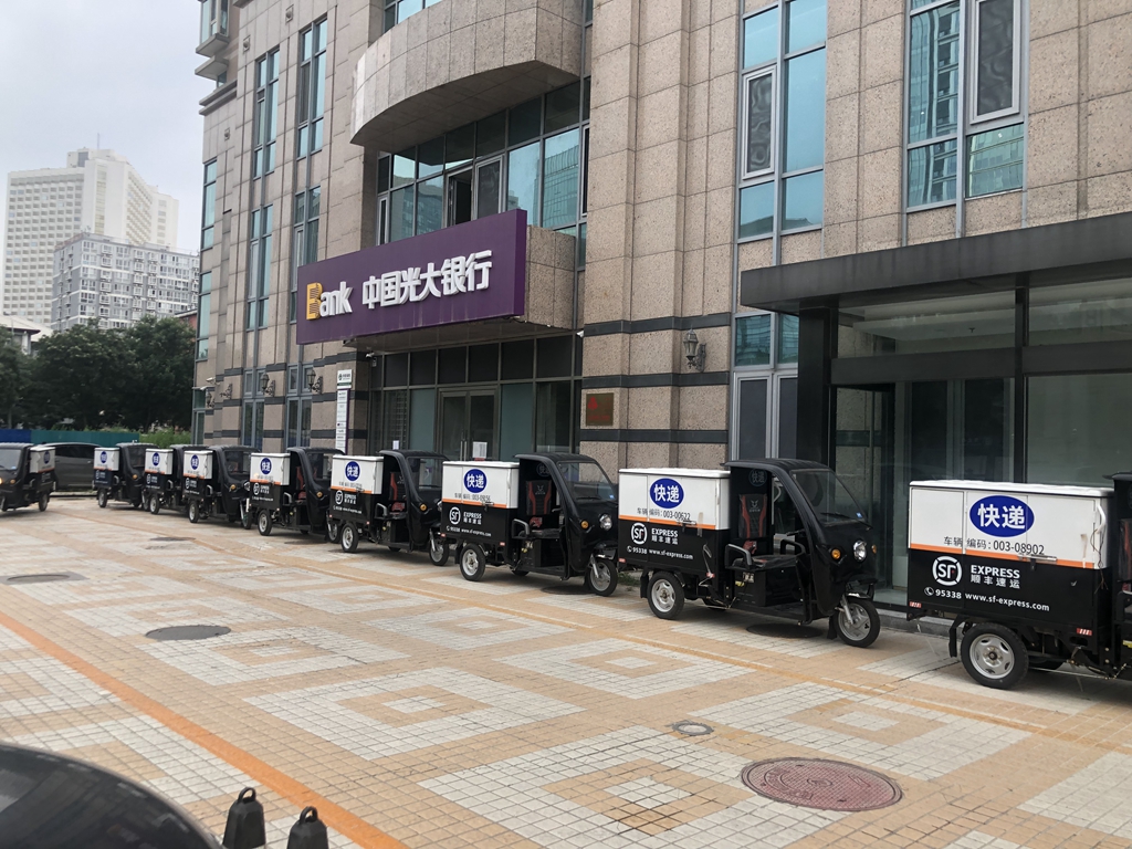 海淀封控小区一天快递外卖超八千件，快递小哥组队来帮忙休闲区蓝鸢梦想 - Www.slyday.coM
