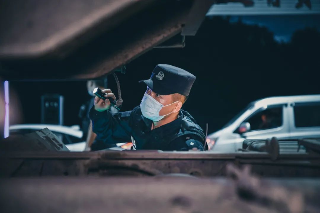 24岁云南缉毒警"龙sir" ,6年缴毒180公斤!