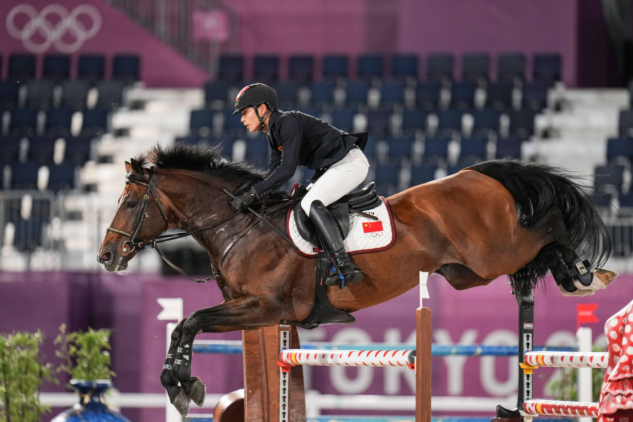 马术——中国运动员参加场地障碍团体比赛