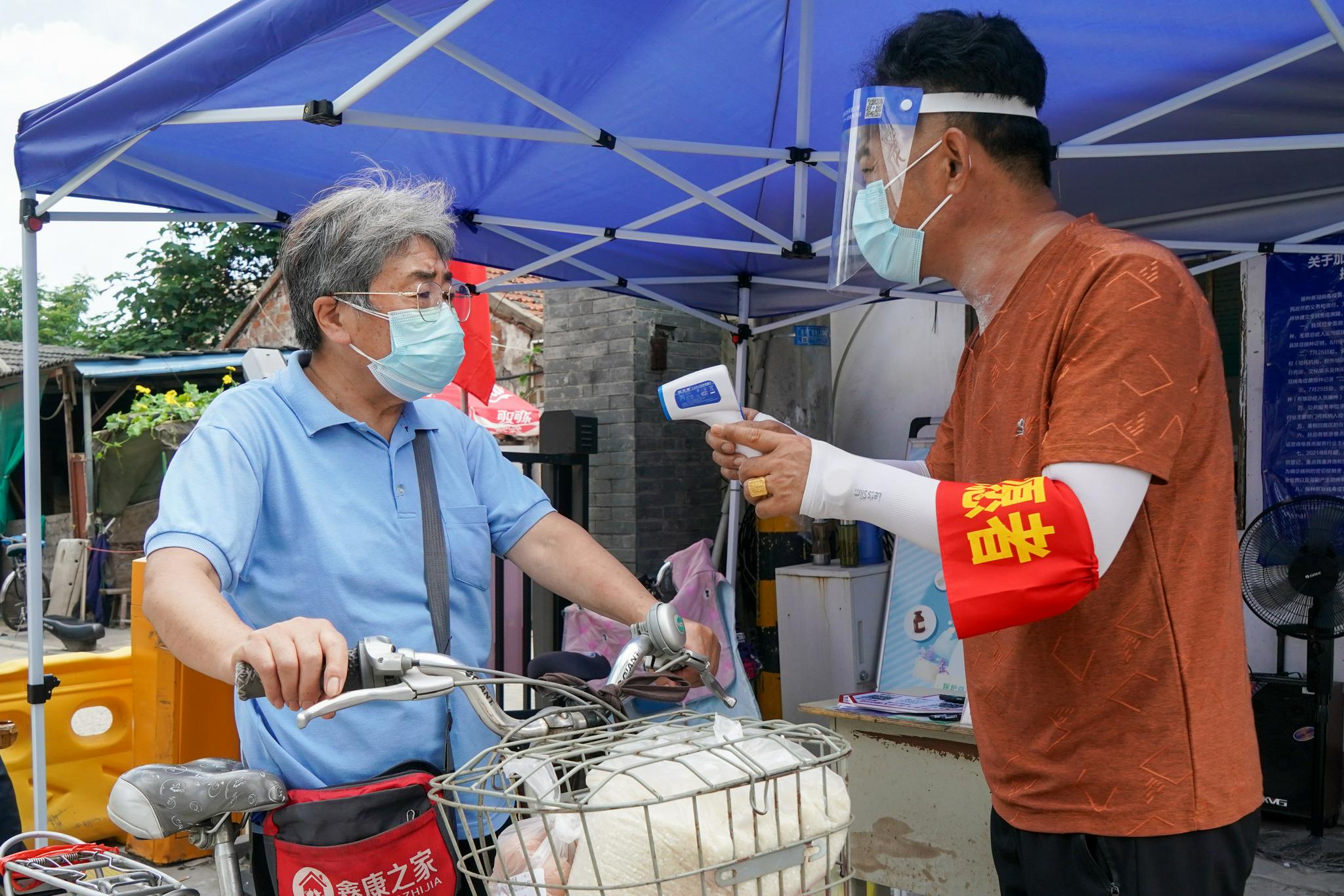 江苏扬州强化小区防控管理