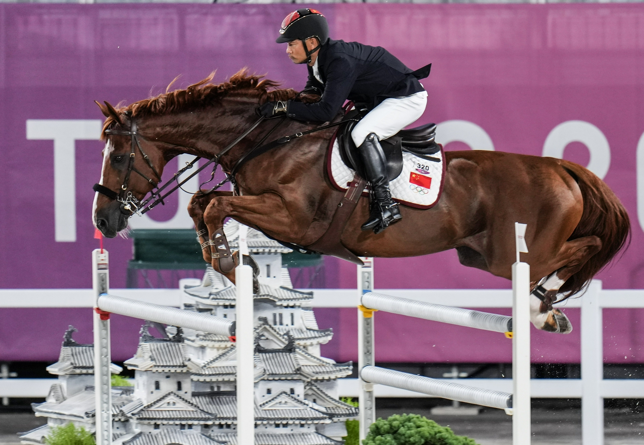 马术——中国运动员参加场地障碍团体比赛