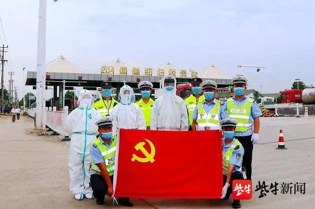 你知道现在交警说得最多的话是什么吗——“请出示一下您的健康码、行程码，谢谢！”休闲区蓝鸢梦想 - Www.slyday.coM