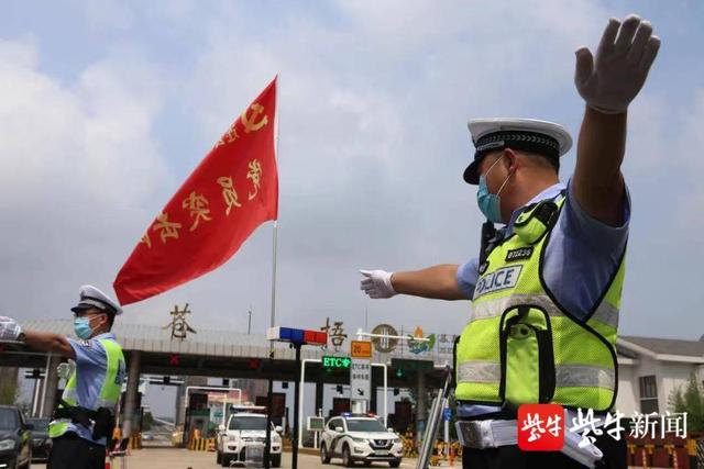你知道现在交警说得最多的话是什么吗——“请出示一下您的健康码、行程码，谢谢！”休闲区蓝鸢梦想 - Www.slyday.coM