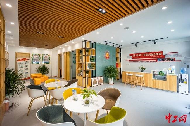 热了,渴了,累了,有"户外劳动者驿站"