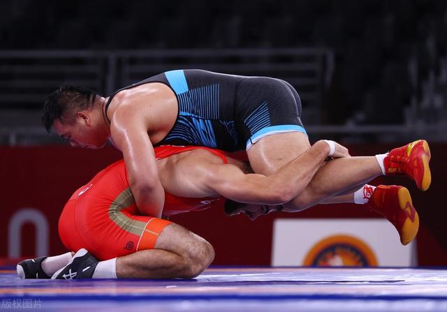 北京时间8月6日,东京奥运会进入尾声阶段,摔跤赛事也进入了到了白热化
