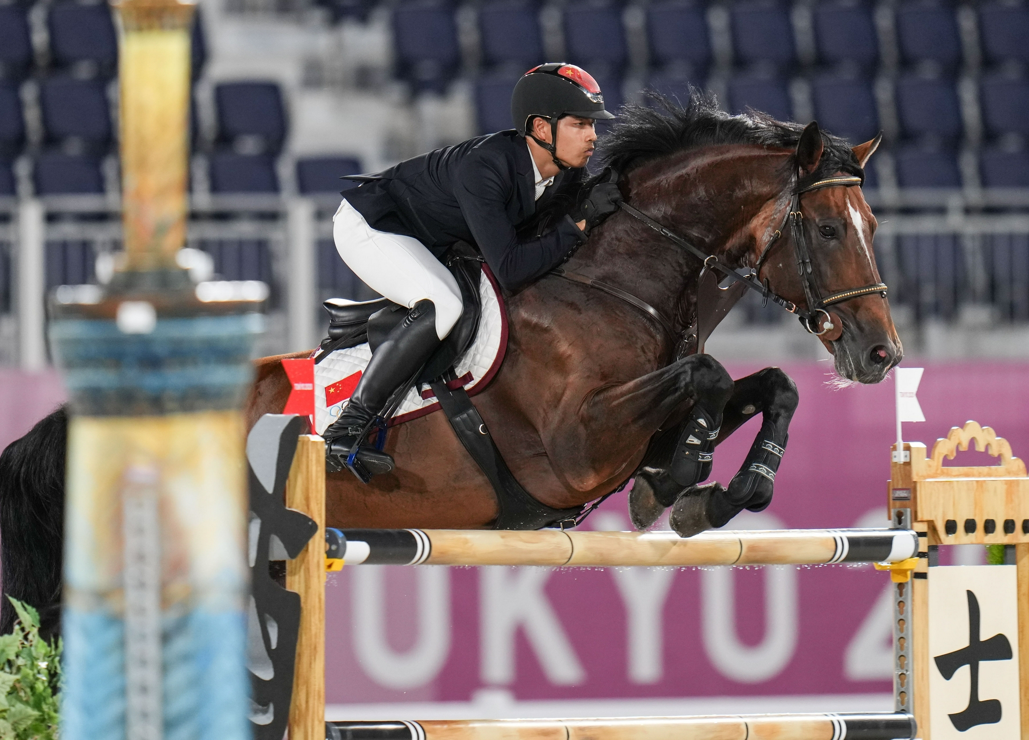 马术——中国运动员参加场地障碍团体比赛