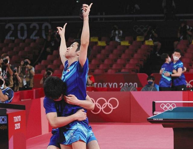 张本智和拥抱水谷隼！日本名将亲承奥运会后退役：舞台留给年轻人休闲区蓝鸢梦想 - Www.slyday.coM