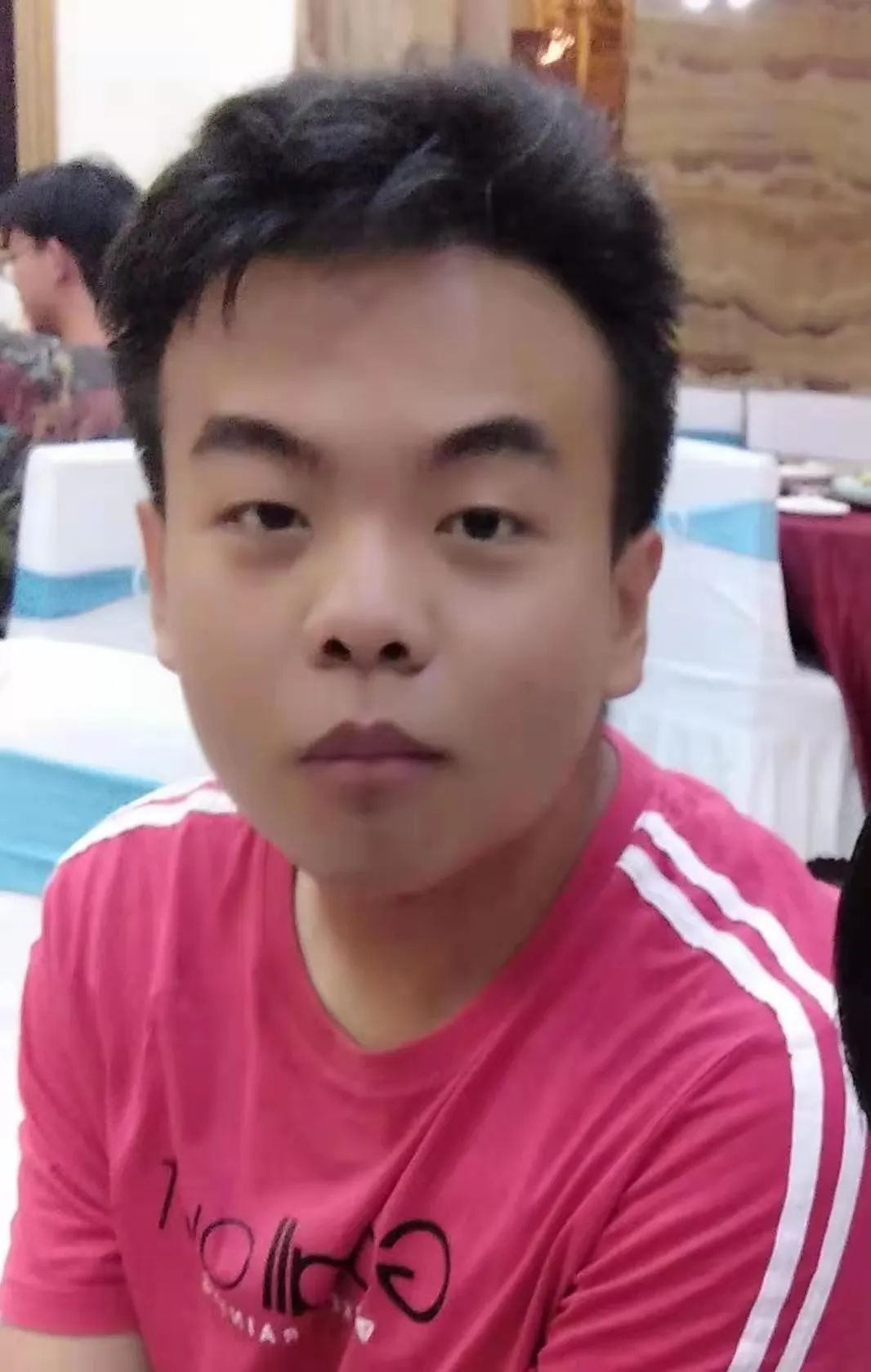 母亲改嫁，父亲去世 祖孙三人相依为命，他说这个家虽有缺憾但不缺爱！休闲区蓝鸢梦想 - Www.slyday.coM