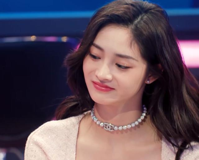 《爆裂舞台》开播,韩红脸盲认错女团成员,周洁琼无语瞬间黑脸