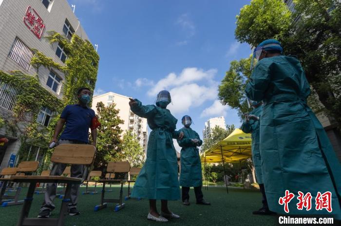 从"三尺讲台"到"抗疫一线" 南京教师助力疫情防控