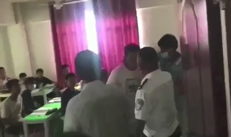 视频曝光，网传“踹门查补课”？官方发通报回应休闲区蓝鸢梦想 - Www.slyday.coM
