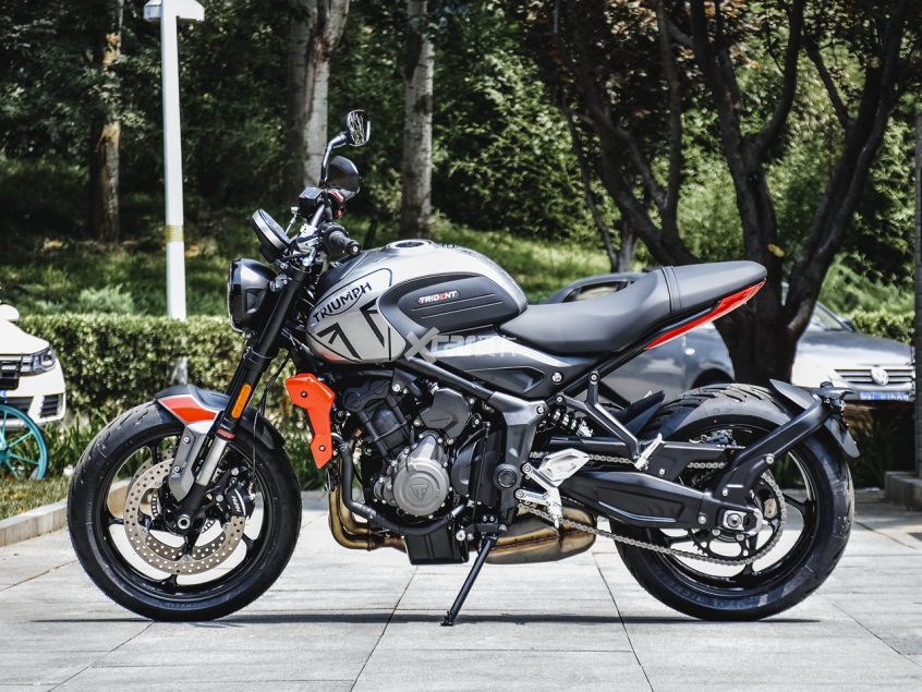 不给日系车留活路凯旋trident660实拍