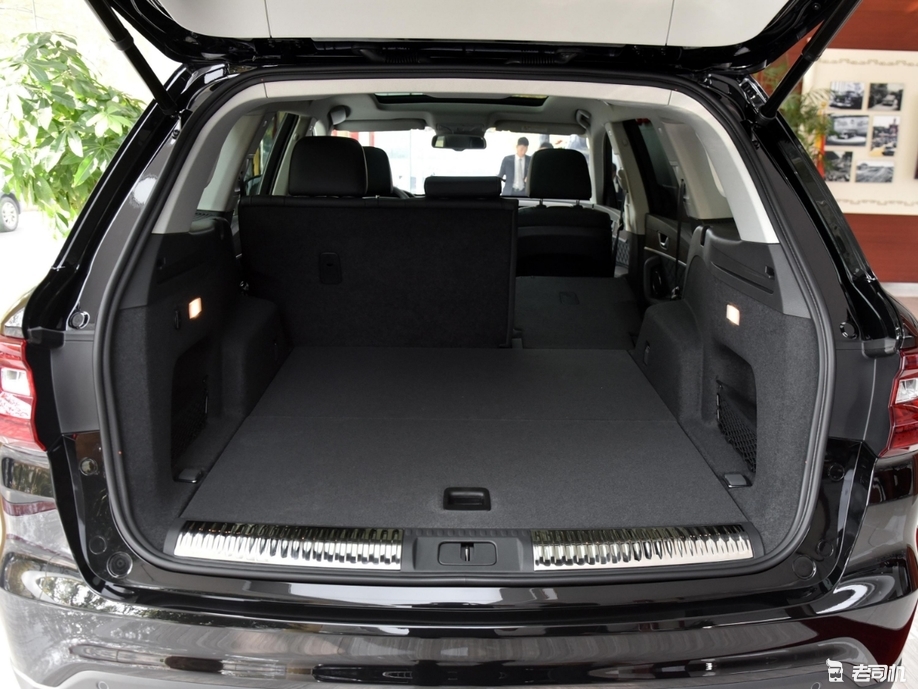 豪华品牌suv 小哥带你一起看红旗hs7