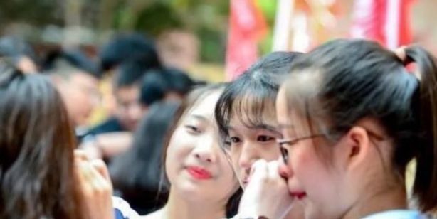 安徽女生高考查分500分崩溃大哭,努力这么久,最后却只能上大专休闲区蓝鸢梦想 - Www.slyday.coM