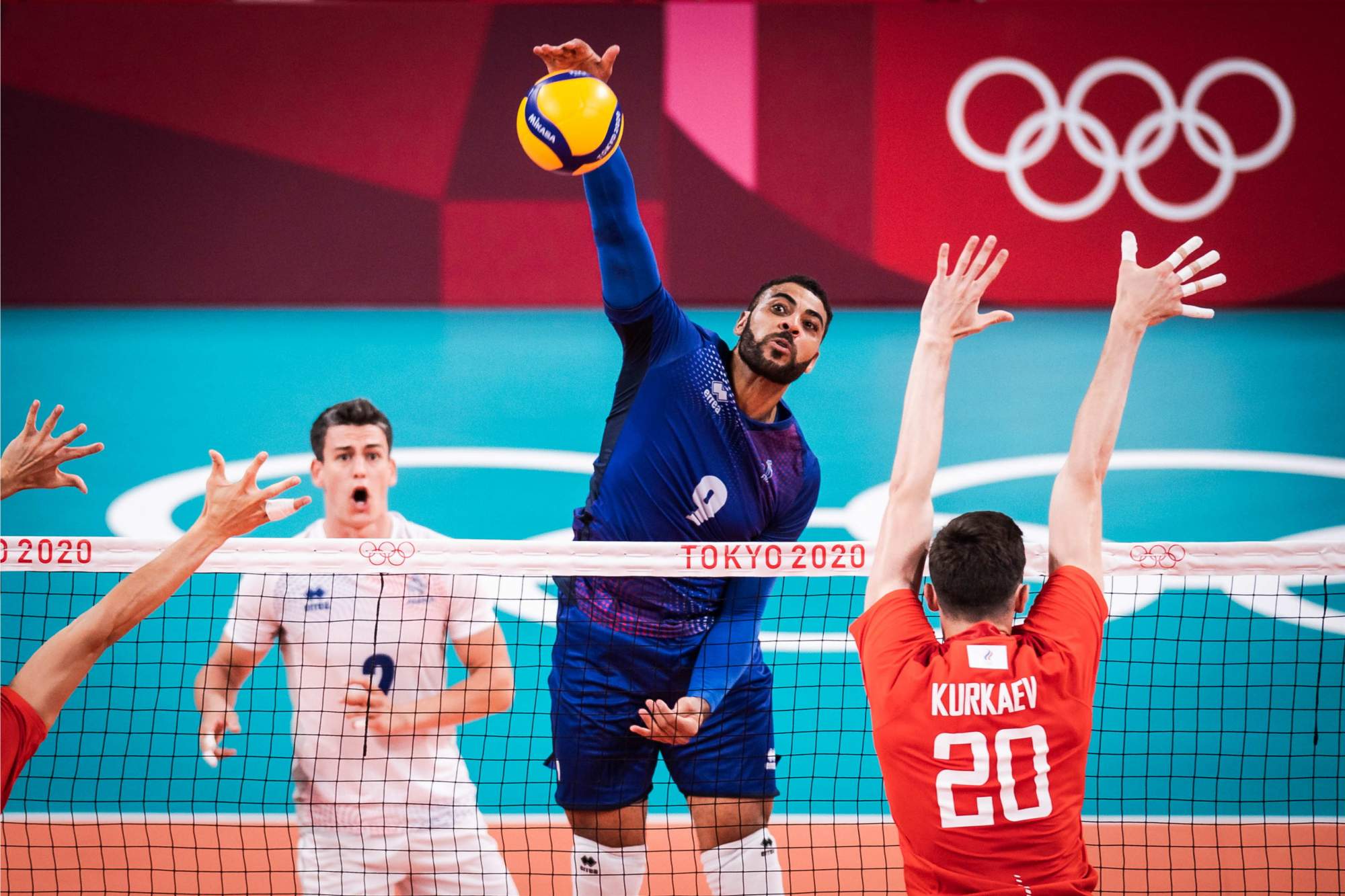 高卢雄鸡一黑到底东京奥运会男排决赛32力克俄罗斯成功登顶