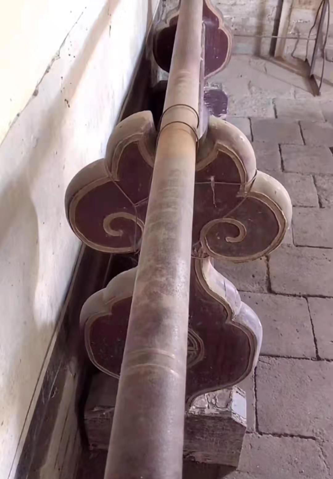 有优势,远比近代人要高大强壮很多,否则怎么使得动这么重的大铁棍啊!