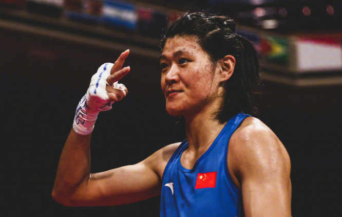太遗憾32岁中国女拳王决赛失利被裁判喊读秒对手疯狂庆祝