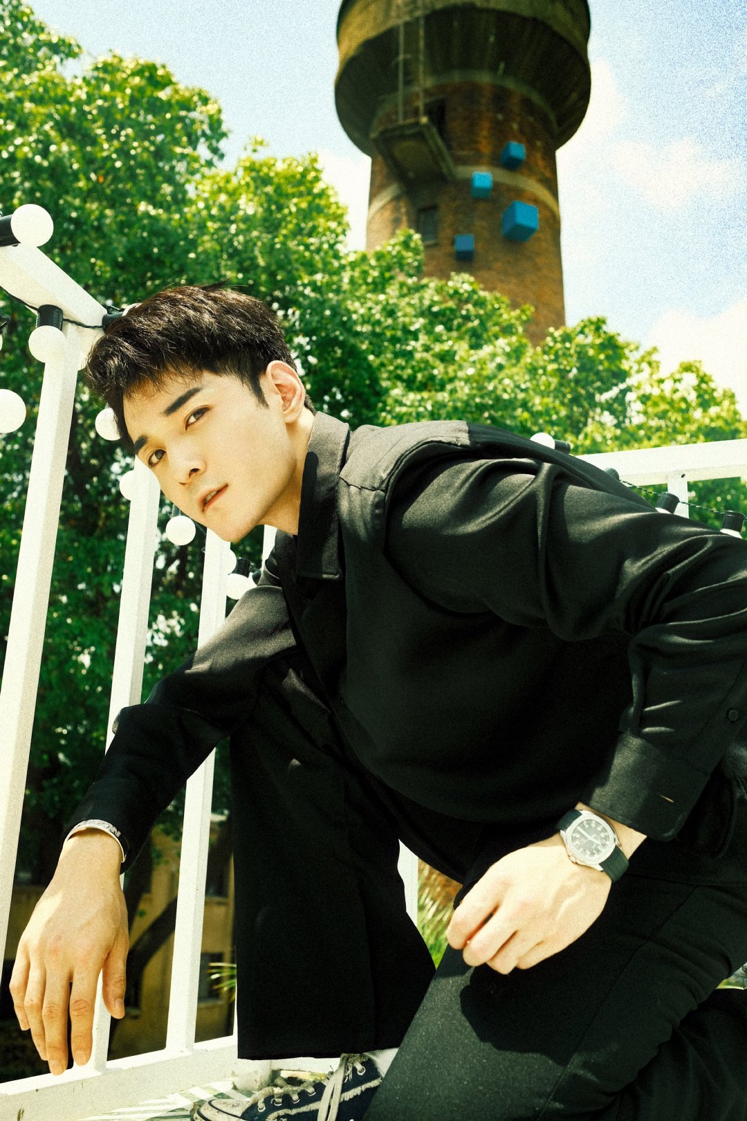 欢娱影视演员@何奉天 今日发布立秋大片