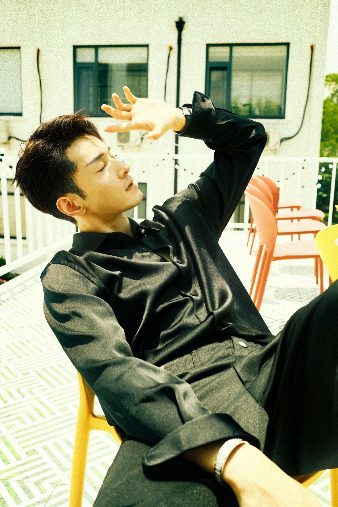 欢娱影视演员@何奉天 今日发布立秋大片