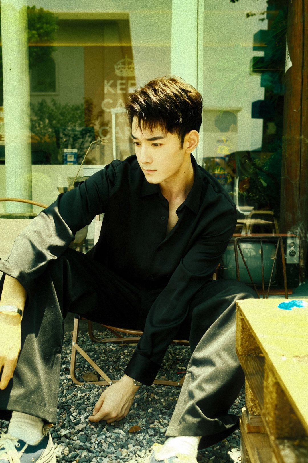 欢娱影视演员@何奉天 今日发布立秋大片