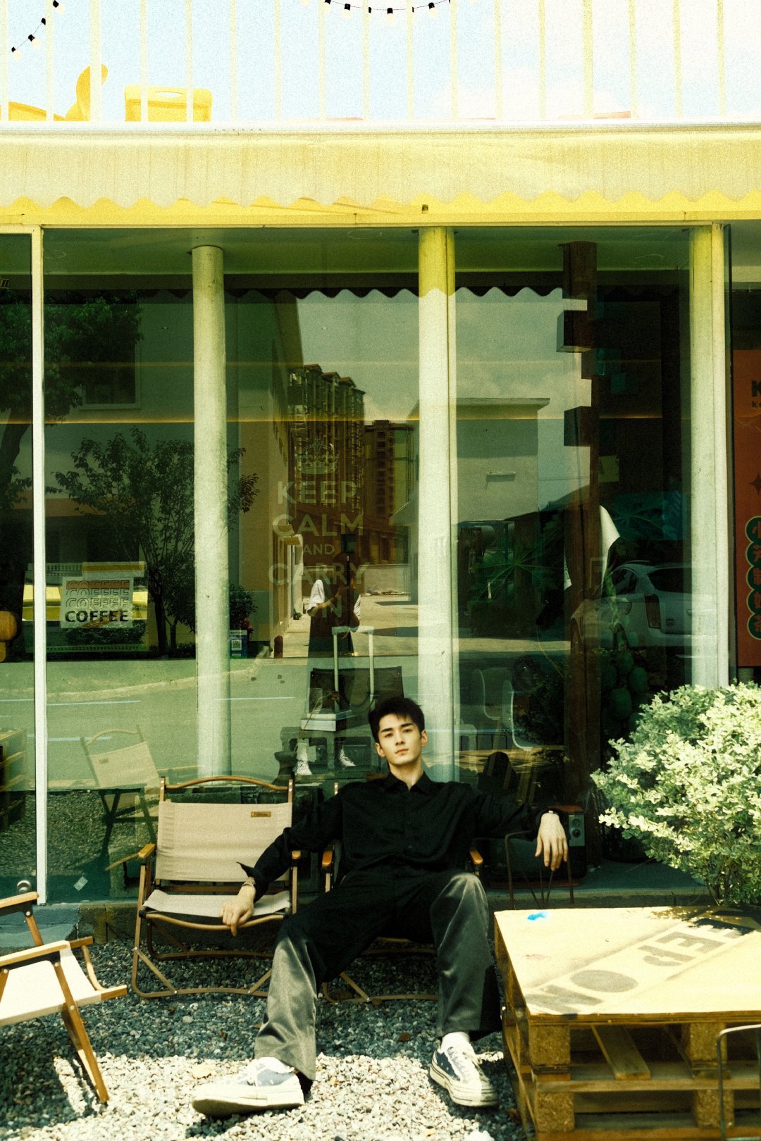 欢娱影视演员@何奉天 今日发布立秋大片