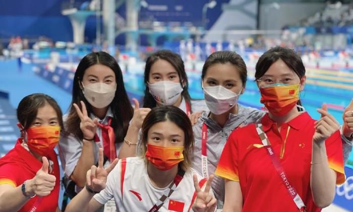 郭晶晶做了秋天的第一杯奶茶,霍启刚无缘品尝,陈若琳却喝上了休闲区蓝鸢梦想 - Www.slyday.coM 郭晶晶做了秋天的第一杯奶茶,霍启刚无缘品尝,陈若琳却喝上了休闲区蓝鸢梦想 - Www.slyday.coM