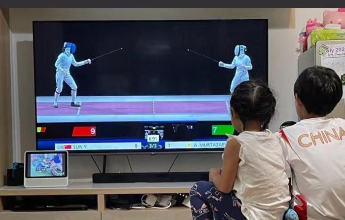 郭晶晶做了秋天的第一杯奶茶,霍启刚无缘品尝,陈若琳却喝上了休闲区蓝鸢梦想 - Www.slyday.coM 郭晶晶做了秋天的第一杯奶茶,霍启刚无缘品尝,陈若琳却喝上了休闲区蓝鸢梦想 - Www.slyday.coM