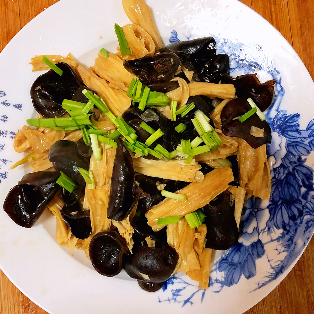 木耳烧腐竹好吃好做跟小编一起了解这道家常菜吧