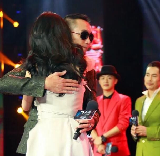 邹兆龙的一股狠劲哪来的他会不会武功问问刘亦菲就知道了