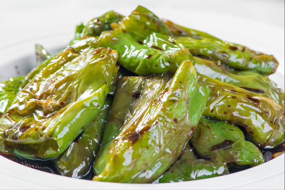 做虎皮青椒先放油就错了大厨教您一招起皮又入味还不油腻