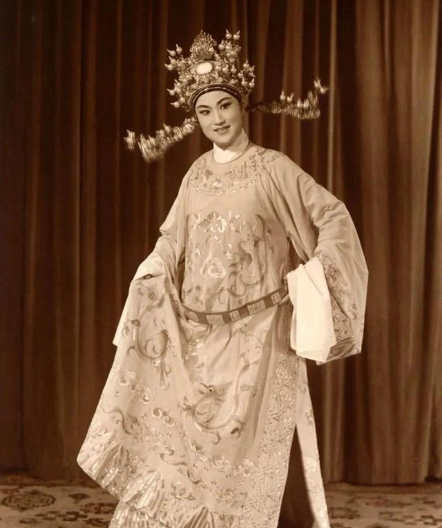 林妹妹王文娟走了千呼万唤唤不归穿上戏服舞台注入了灵魂