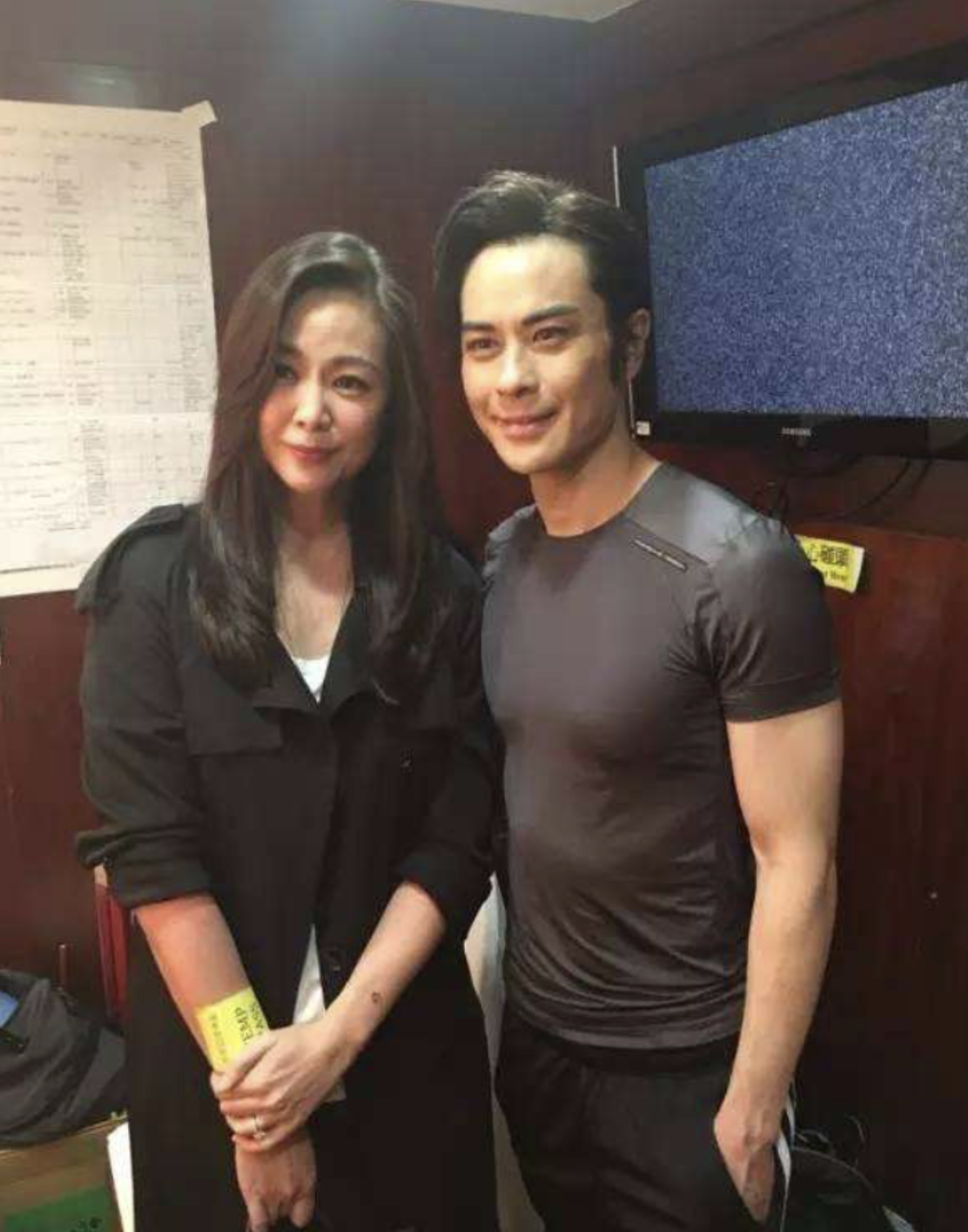 王馨平低调庆祝53岁生日晒与富商丈夫温馨合照结婚20年无子女