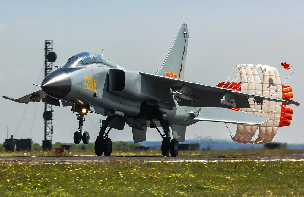 歼轰7轰炸机虽已不再辉煌但仍担负重要使命