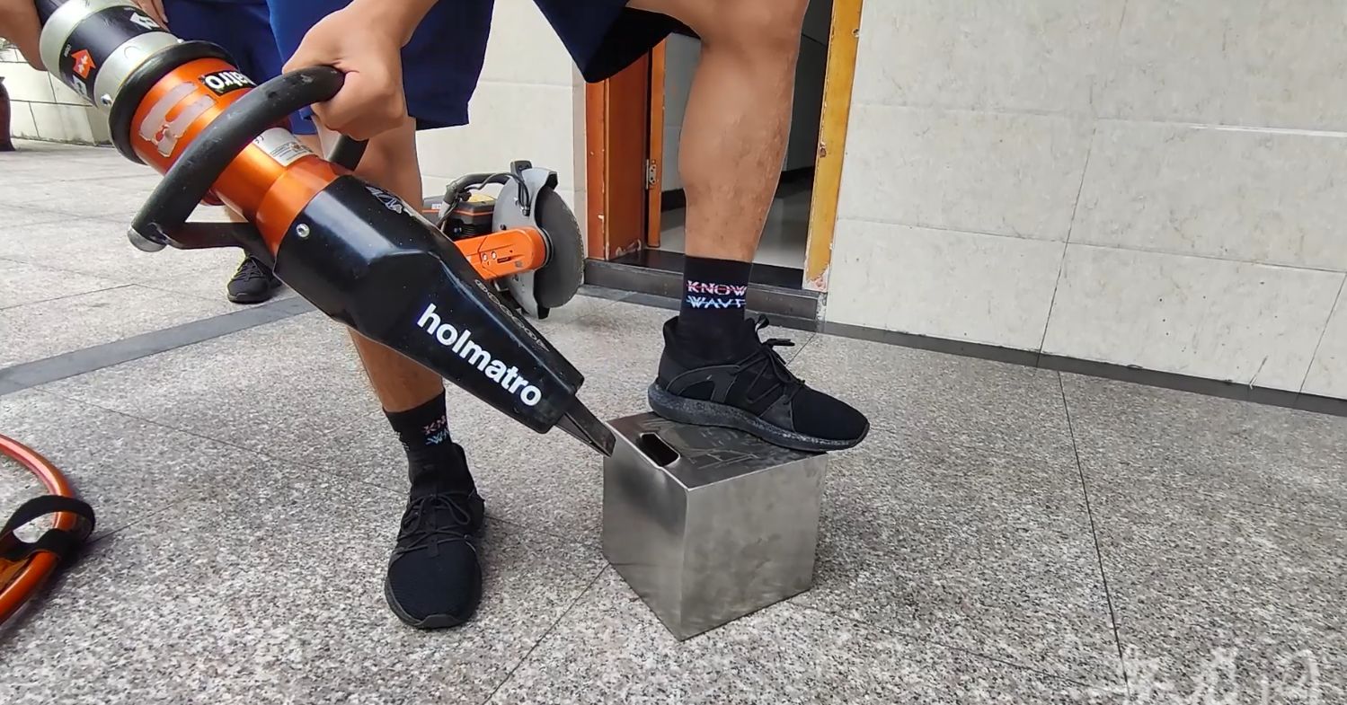 存钱罐打不开 芜湖一对母子求助消防员