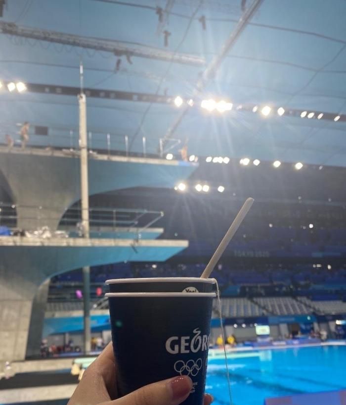 郭晶晶做了秋天的第一杯奶茶,霍启刚无缘品尝,陈若琳却喝上了休闲区蓝鸢梦想 - Www.slyday.coM 郭晶晶做了秋天的第一杯奶茶,霍启刚无缘品尝,陈若琳却喝上了休闲区蓝鸢梦想 - Www.slyday.coM