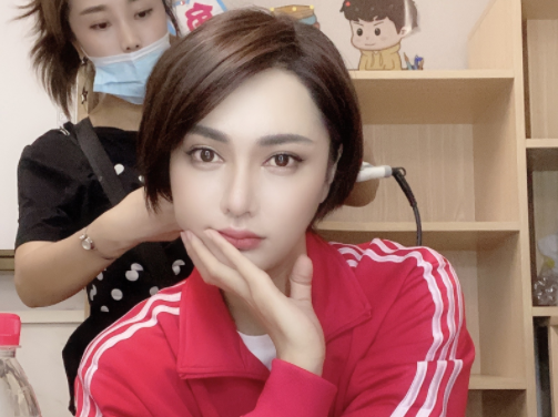 时大漂亮被指责挖墙脚无奈开播澄清称自己与猫妹妹只是好姐妹