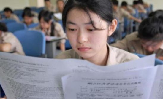 安徽女生高考查分500分崩溃大哭,努力这么久,最后却只能上大专休闲区蓝鸢梦想 - Www.slyday.coM