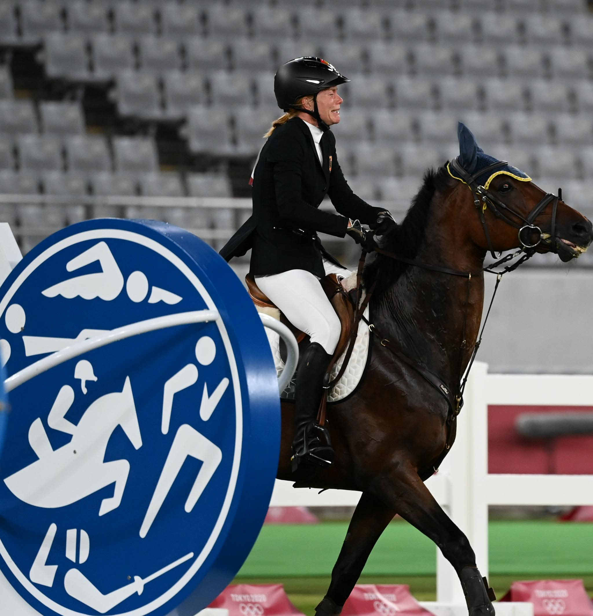 新华社记者 李钢 摄8月6日,意大利选手托尔图(左)在男子4x100米接力