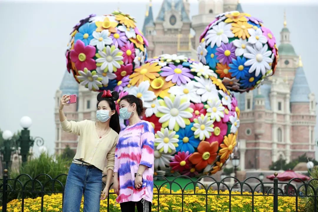 暑期游遇冷：上海迪士尼无需排队，有旅行社账面仅剩5000元