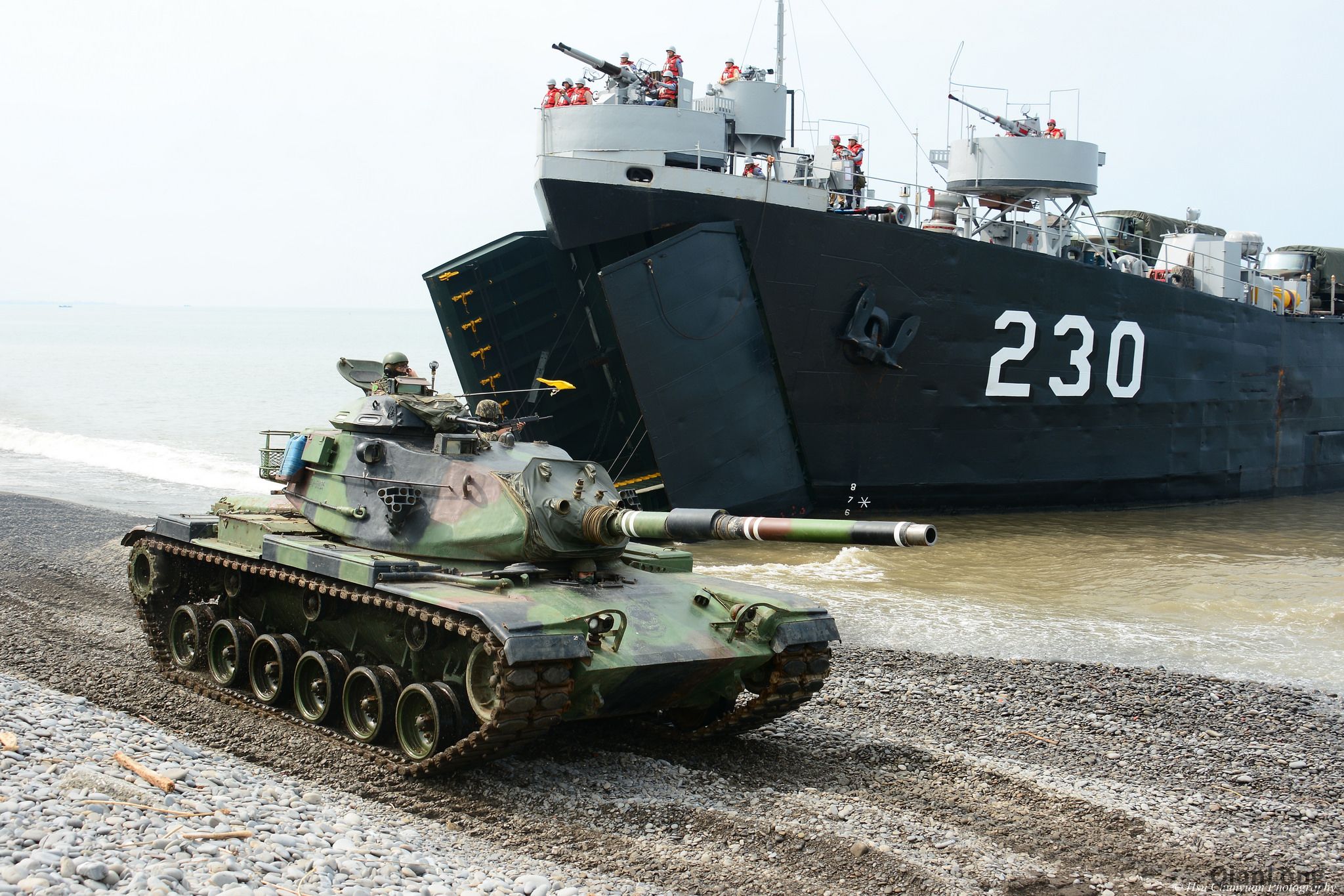 台媒炒作南海军演是怕挨揍还是怕露怯