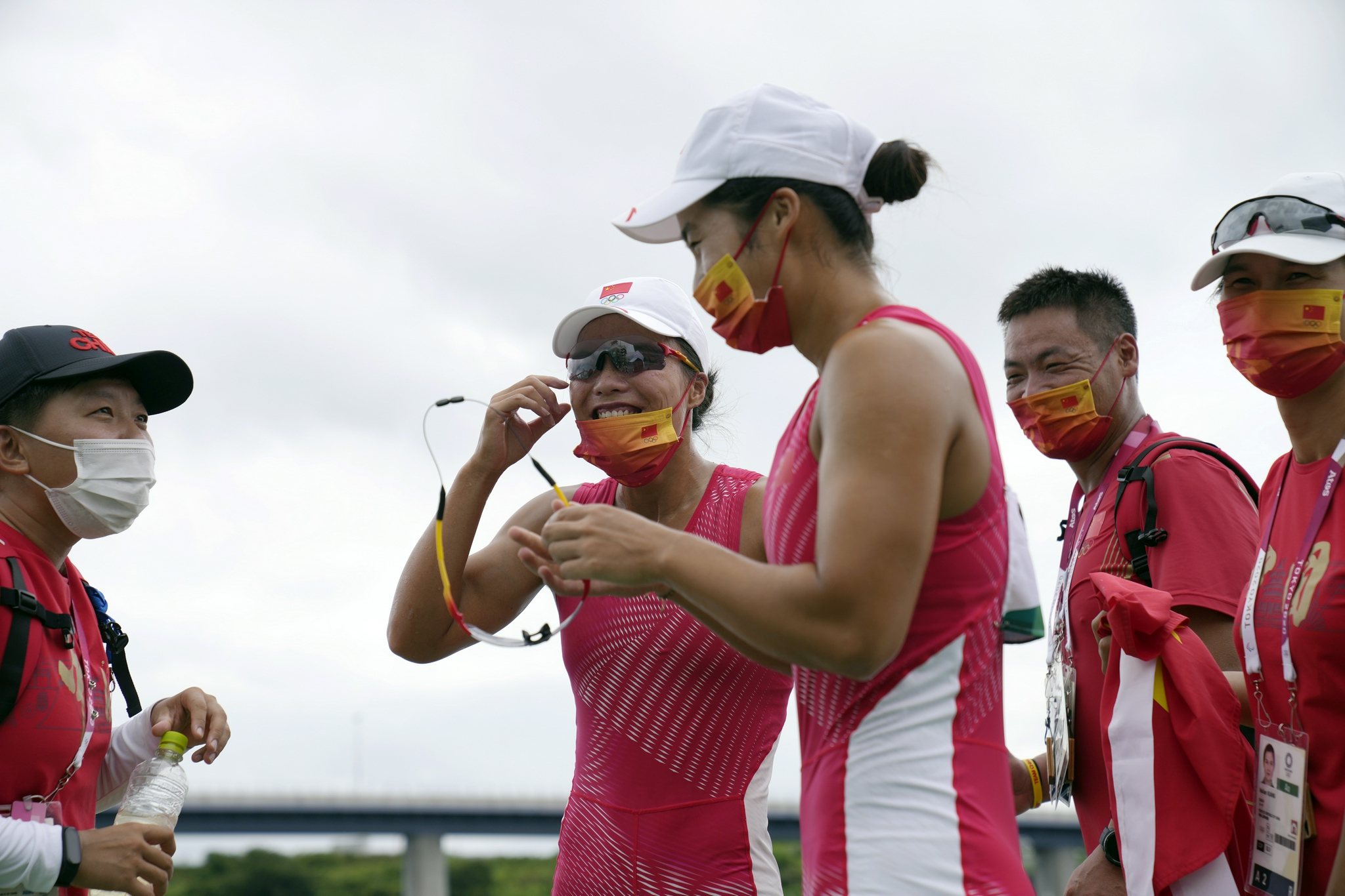 当日,在东京奥运会皮划艇静水女子500米双人划艇决赛中,中国选手徐