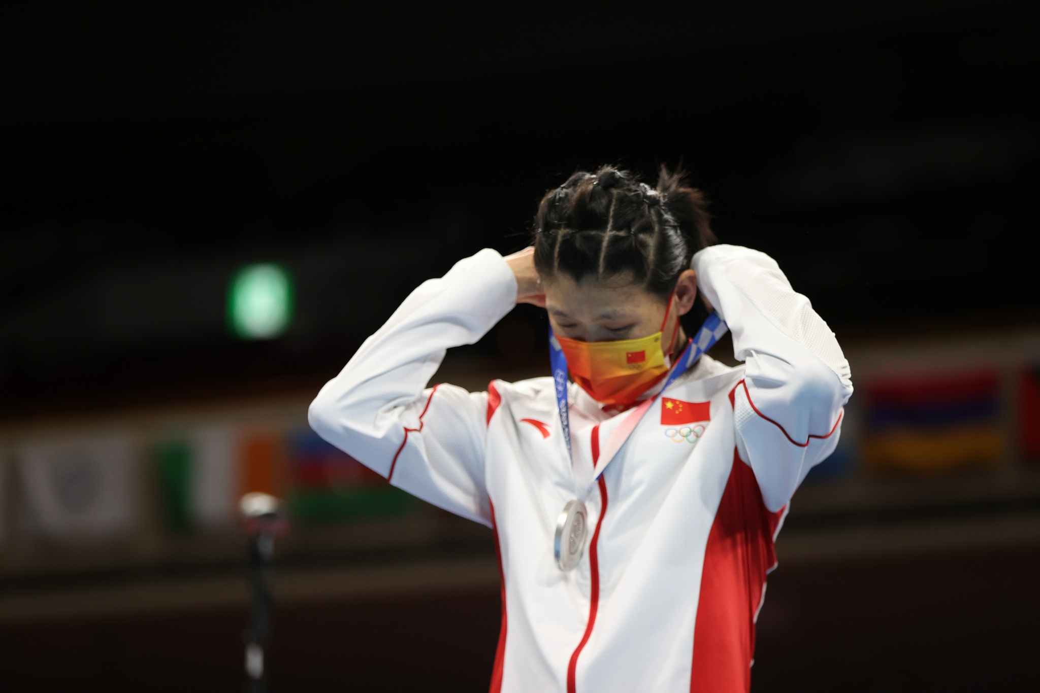 拳击女子69公斤级决赛谷红摘银