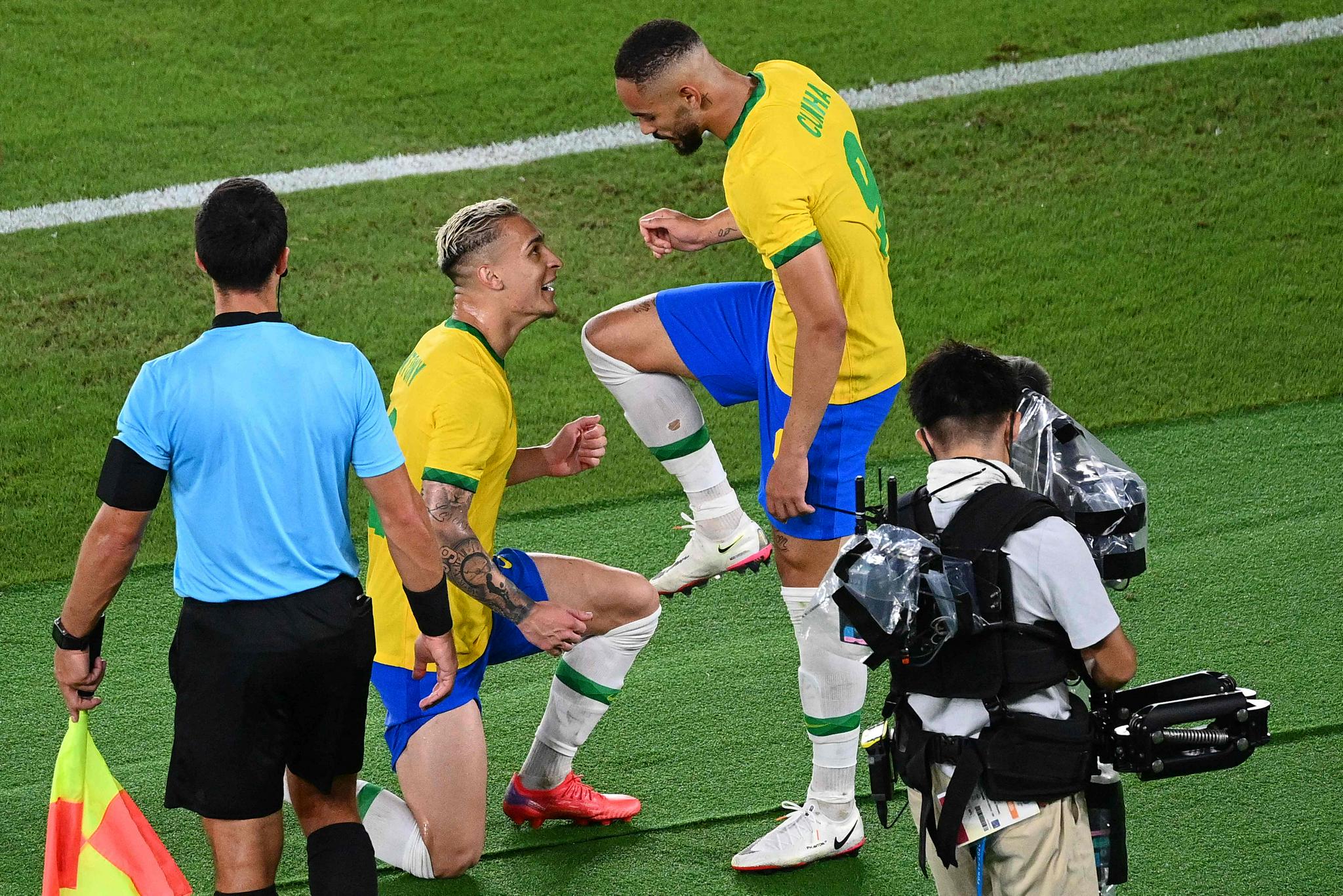2-1绝杀西班牙！巴西男足卫冕金牌，马尔科姆加时进球