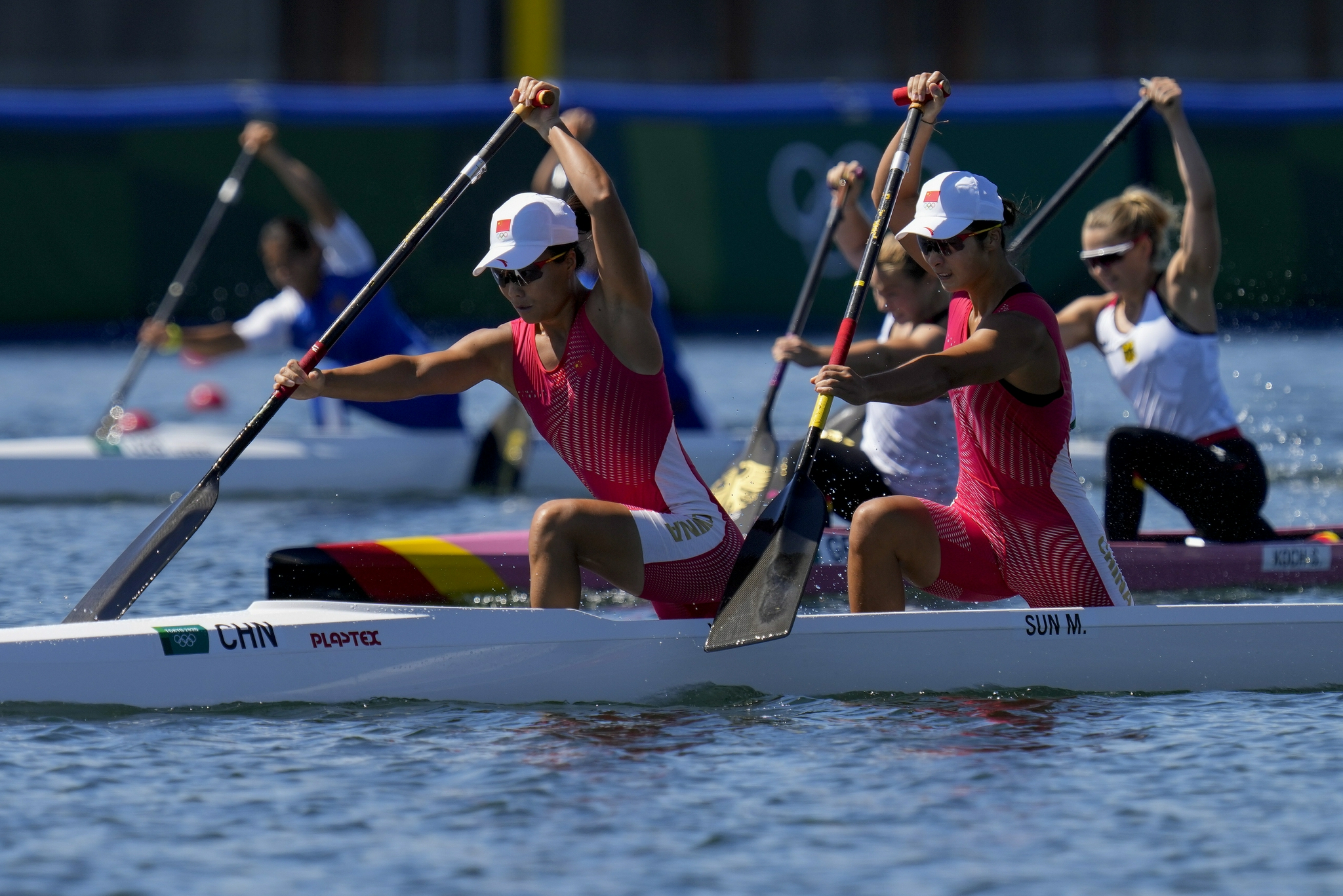 企业高管复出参赛徐诗晓孙梦雅500米双人划艇夺金