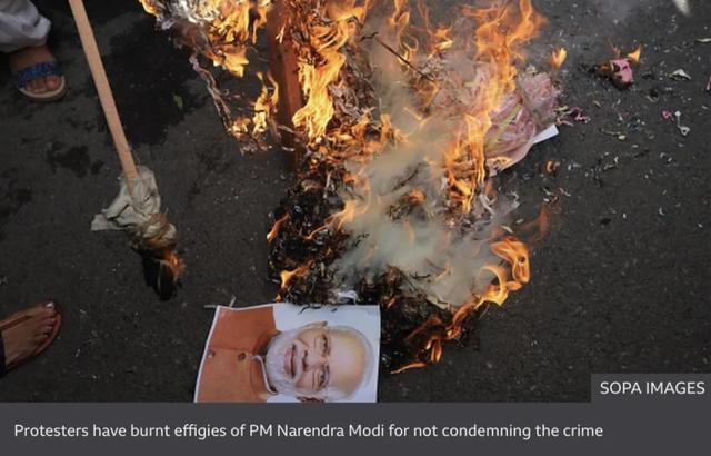 悲惨！9岁女孩疑遭轮奸杀害，尸体被烧得只剩腿！全城愤怒，集体抗议休闲区蓝鸢梦想 - Www.slyday.coM