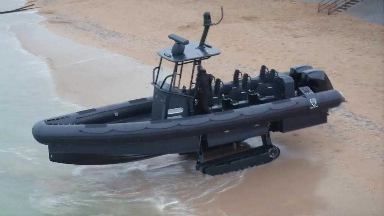 会变形的两栖船水上像飞机上岸是坦克