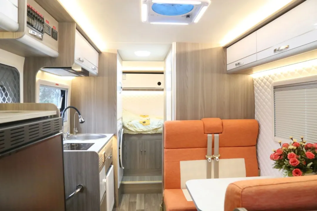 新飞h300尊享版平头轻卡房车王炸来袭高性价比大空间