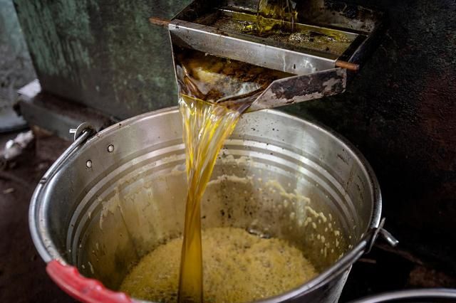 定襄县手工榨油的油坊