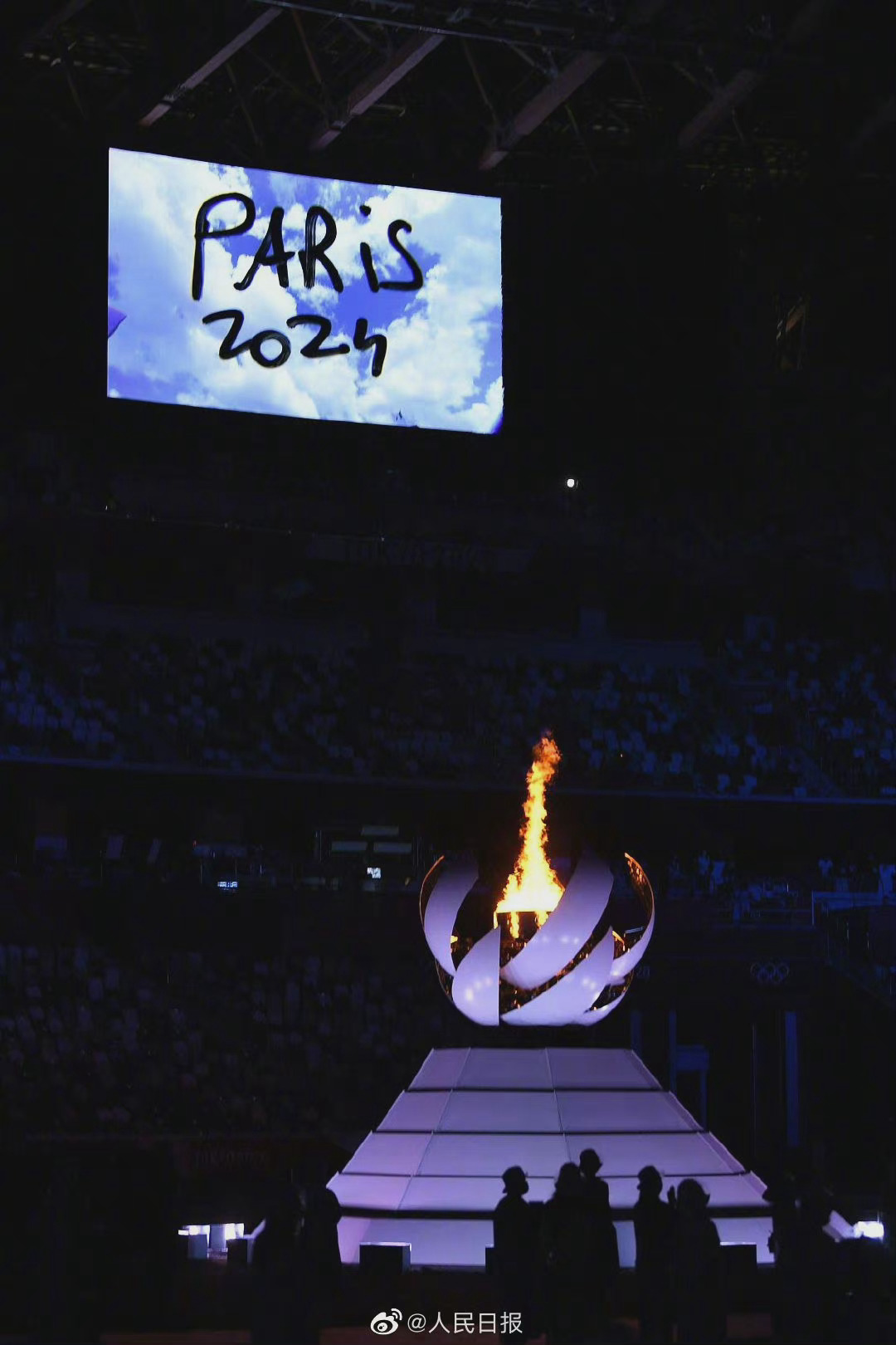 巴黎8分钟在埃菲尔铁塔表演|东京奥运会|中国运动员_新浪新闻