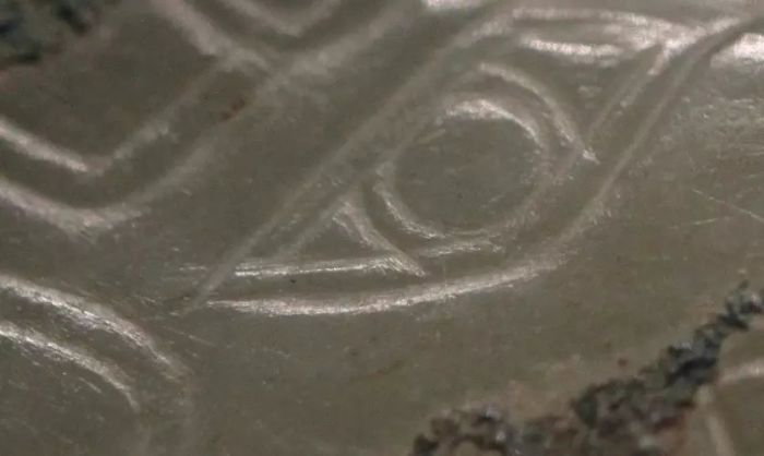 古玉辨别之,新老阴刻线的特征